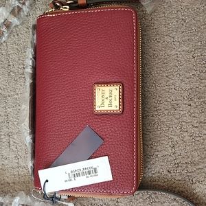 NWT Dooney & Bourke Pebble Grain Willis Convertable Clutch